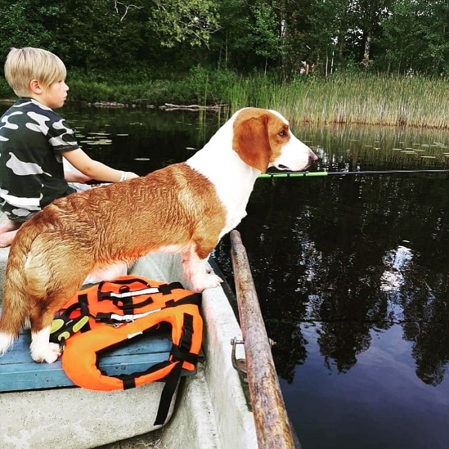 A Drever ad Boy on the boat